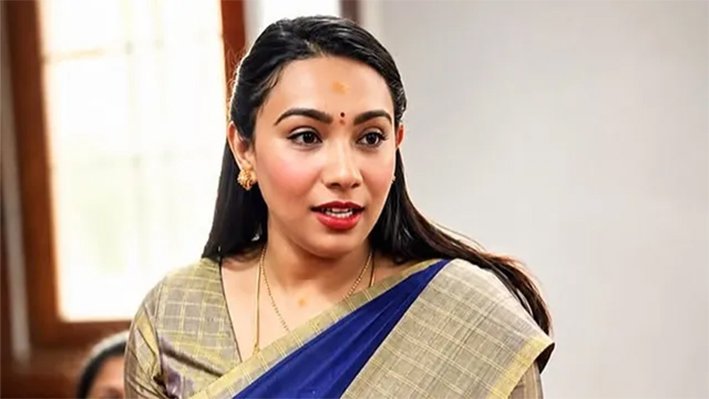 பெண் சப்-இன்ஸ்பெக்டரை கன்னத்தில் அறைந்த எம்எல்ஏ மகள் மீது வழக்கு