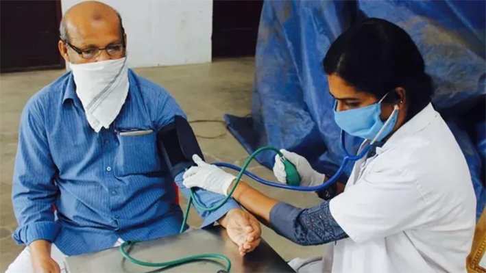 மூத்த குடிமக்களுக்கு நடமாடும் சிகிச்சை மையங்கள்: ரூ.33 கோடி ஒதுக்கீடு