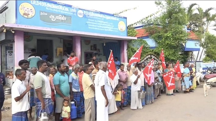 திருச்சியில் பால் உற்பத்தியாளர்கள் ஆர்ப்பாட்டம்