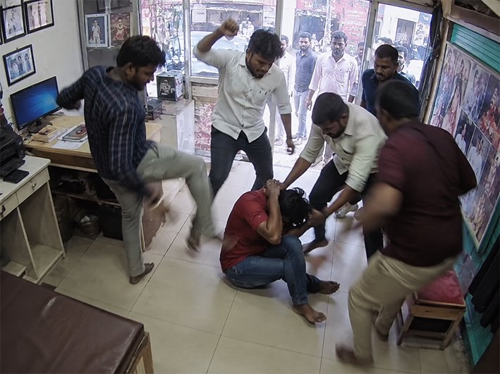 திருச்சியில் போட்டோ ஸ்டூடியோ ஊழியருக்கு சரமாரி அடி உதை