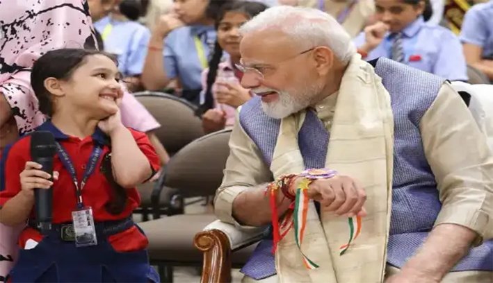 குழந்தைகளுடன் ரக்ஷா பந்தன் கொண்டாடிய பிரதமர் மோடி!