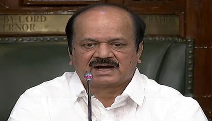 முதல்வர், எதிர்க்கட்சித் தலைவர் வரும்போது எழுந்து நிற்பது கட்டாயமல்ல!