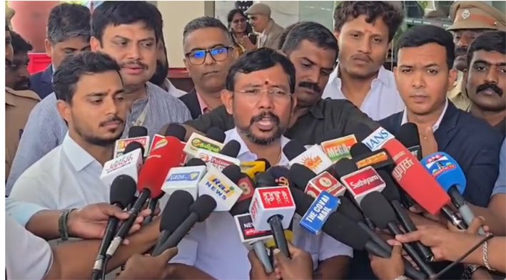 ஜனநாயக நாட்டில் யார் வேண்டுமானாலும் கட்சி துவங்கலாம்