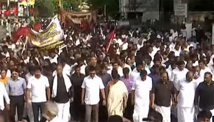 கலைஞரின் நினைவு நாள்... திமுக சார்பில் அமைதிப்பேரணி