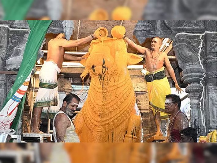 தஞ்சை பெரிய கோவிலில் 12வகையான திரவியங்களால் சிறப்பு அபிஷேகம்