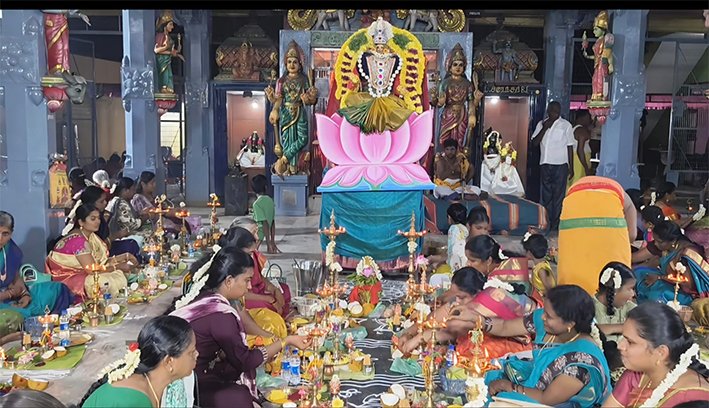 முசிறி மாரியம்மன் கோவில் திருவிளக்கு பூஜை-திரளான பெண்கள் பங்கேற்பு