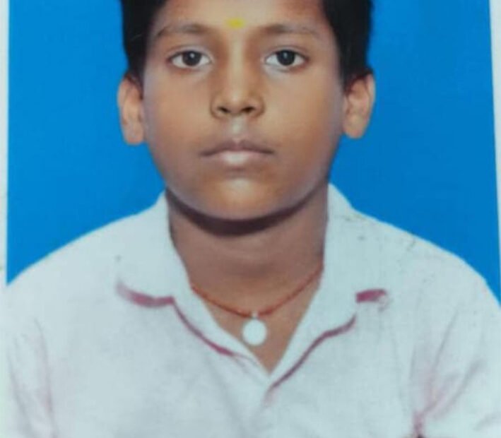 குளம்போல் தேங்கிய குடிநீர்! குழாய் நீரில் மூழ்கி மாணவன் பலி!