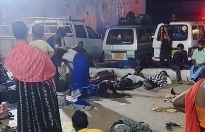 ரயில்வே ஸ்டேசனில் பாலியல் தொல்லை- வாலிபருக்கு தர்ம அடி கொடுத்த பெண்