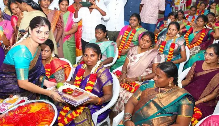 100 கர்ப்பிணிகளுக்கு சீதனம் வழங்கிய எம்எல்ஏ கனிமொழி