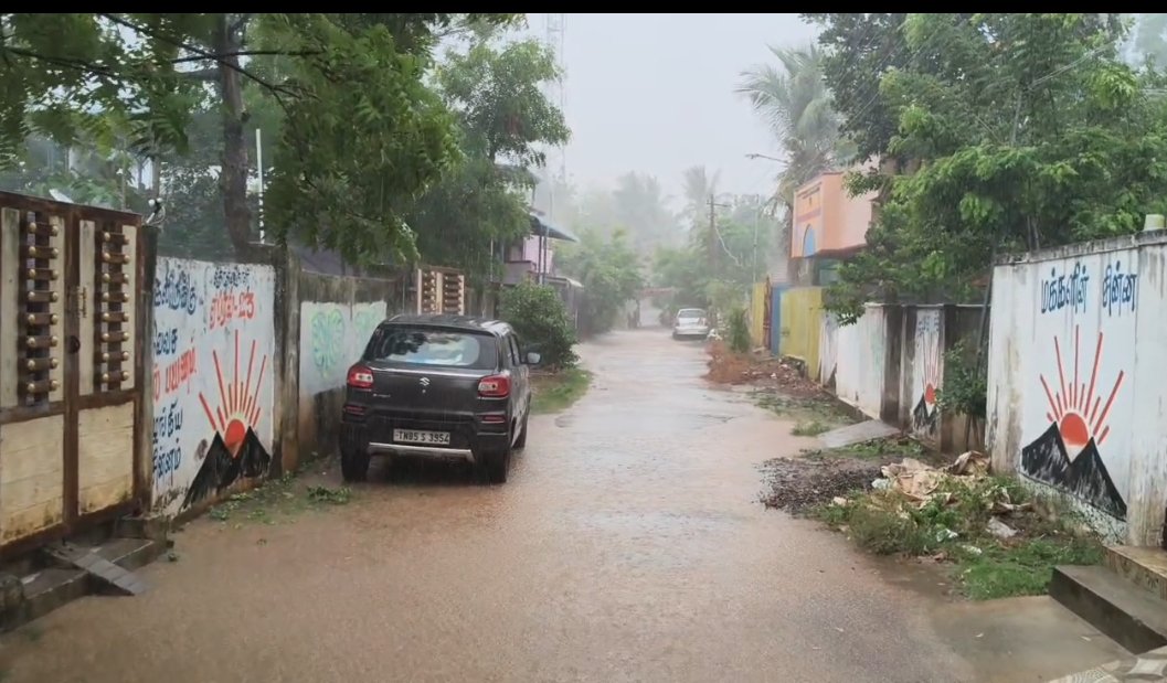 தஞ்சை சுற்று வட்டார பகுதிகளில் இடி மற்றும் பலத்த மழை