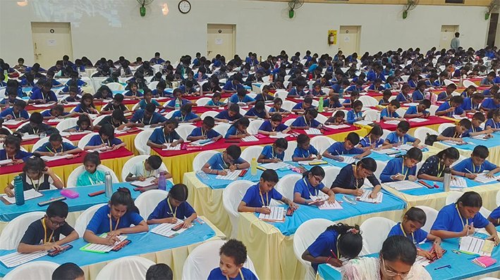 திருச்சியில் பிரம்மாண்ட அபாகஸ் நிகழ்ச்சி – 800 மாணவிகள் பங்கேற்பு!