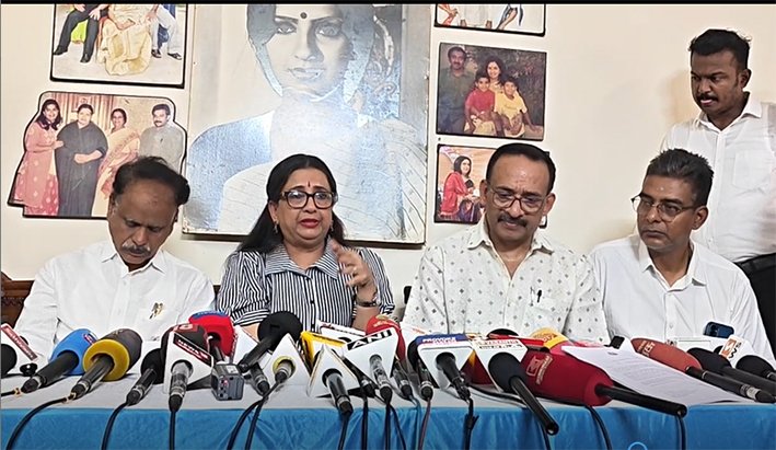சொத்துத் தகராறு- நடிகை ராதா மீது அக்கா அம்பிகா குற்றச்சாட்டு
