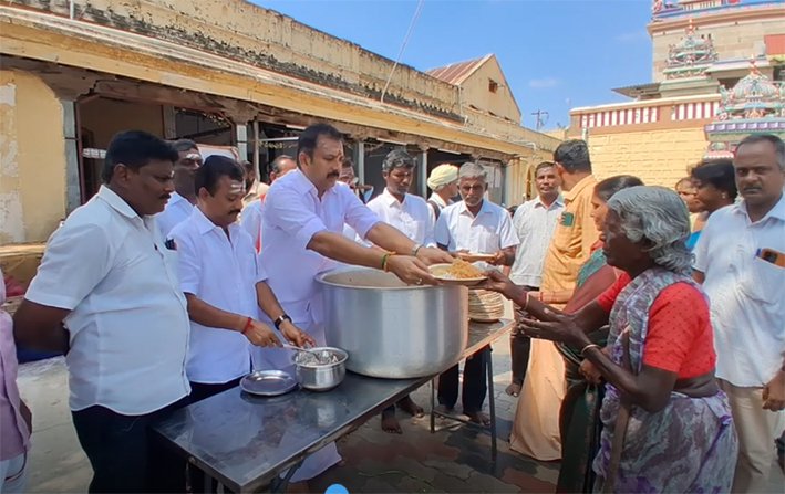 பிரதமர் மோடியின் பிறந்தநாள்-கரூரில் சிறப்பு பூஜை- அன்னதானம்