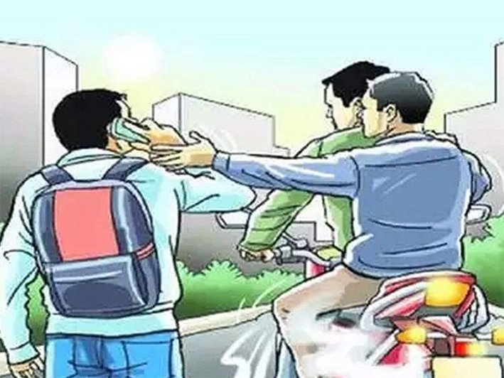 லாரி உரிமையாளரின் செல்போன் பறிப்பு- சிறுவன் கைது