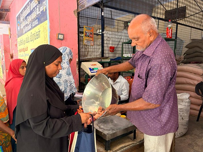 திருச்சி ரேசன் கடைகளில் பெரிய வெங்காயம் விற்பனை