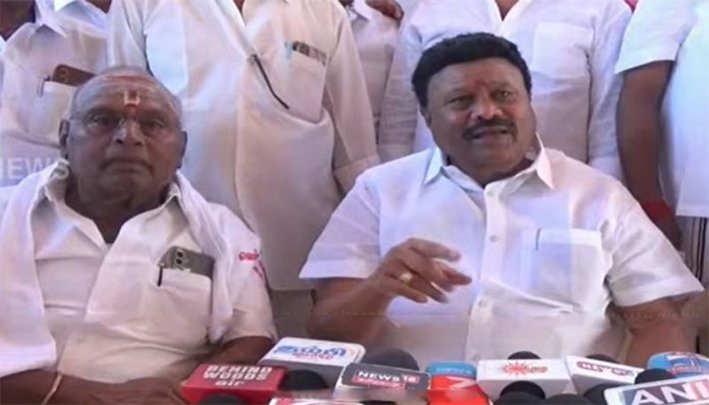 விஜய்க்கு பிரதமராக வேண்டும் என்ற ஆசை- திண்டுக்கல் சீனிவாசன் விமர்சனம்