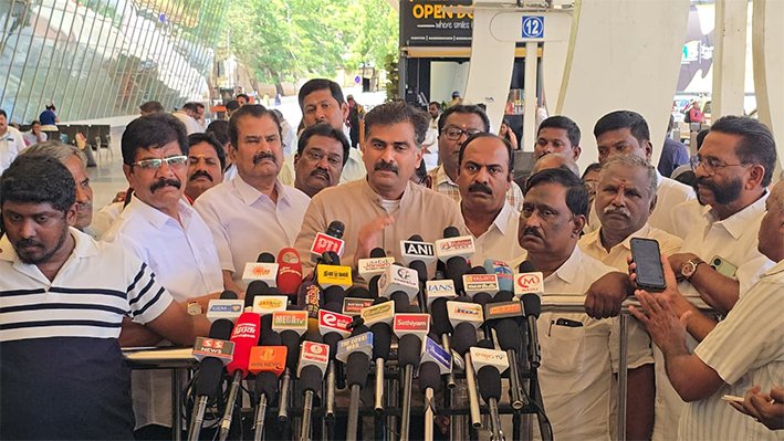 இடைத்தேர்தலில் தவெக வேட்பாளர் வெற்றிக்காக பணியாற்றுவோம்