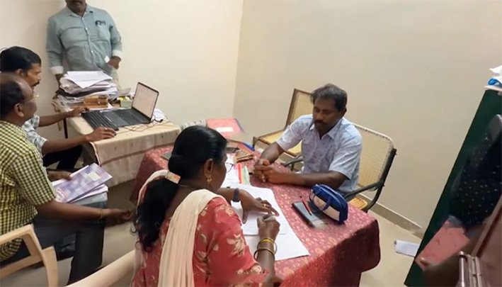 தூத்துக்குடியில் விவசாயிடம் லஞ்சம் வாங்கிய விஏஓ அதிரடி கைது!