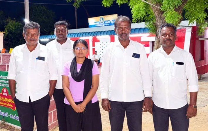 இளம்பெண்ணை வீட்டிற்குள் பூட்டி சிறை வைப்பு-8பேர் மீது வழக்கு