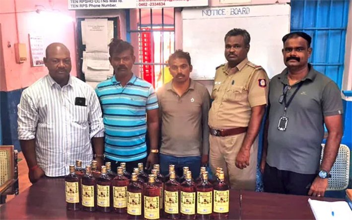 தூத்துக்குடி எக்ஸ்பிரஸில் மதுபாட்டில் கடத்தல்… வாலிபர் கைது!