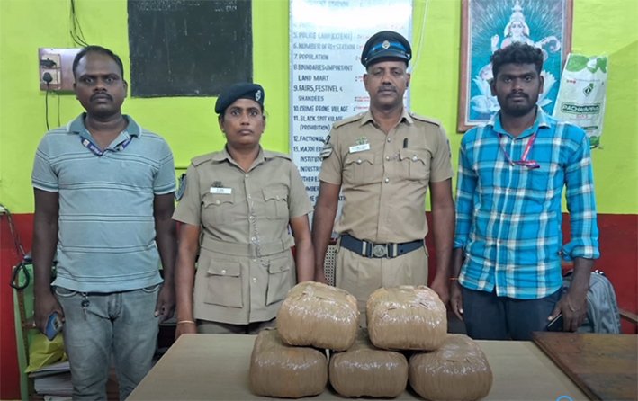 ஹவுரா எக்ஸ்பிரஸ் ரயிலில் கேட்பாரற்று கிடந்த 10கிலோ கஞ்சா பறிமுதல்