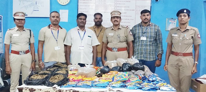மூட்டையில் குட்கா... திருச்சி ரயில்வே ஸ்டேசனில் பறிமுதல்