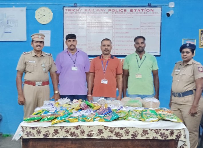 திருச்சி ரயில்வே ஸ்டேசனில் 22.8 கிலோ குட்கா பறிமுதல்