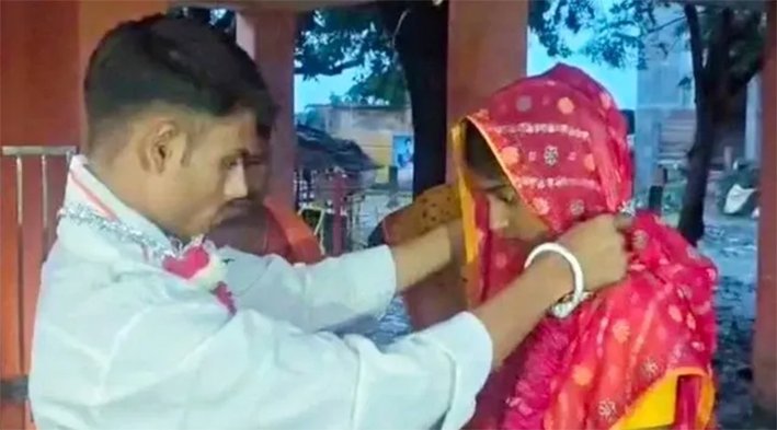இரவில் காதலியின் வீட்டிற்குள் சிக்கிய இளைஞர்-காலையில் திருமணம்