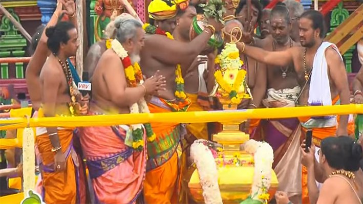 சிவ சிவ’ கோஷத்துடன் மதுரை மீனாட்சி அம்மன் கோவில் மகா கும்பாபிஷேகம்!