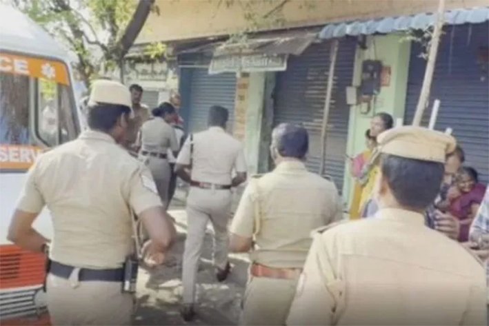 மதுரை காவல் நிலையம் அருகே நடந்த படுகொலை