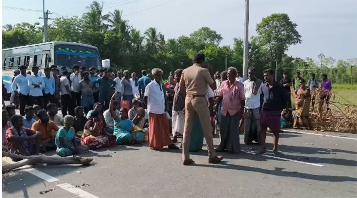 பட்டா வழங்கிய இடத்திற்கு சர்வே செய்ய வலியுறுத்தி- மறியல்