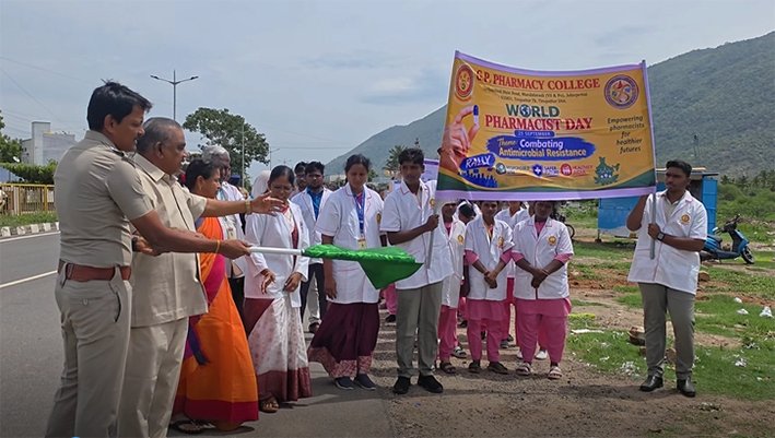 நுண்ணுயிர் எதிர்ப்பு மருந்துகள் குறித்து பெரும் விழிப்புணர்வு பேரணி