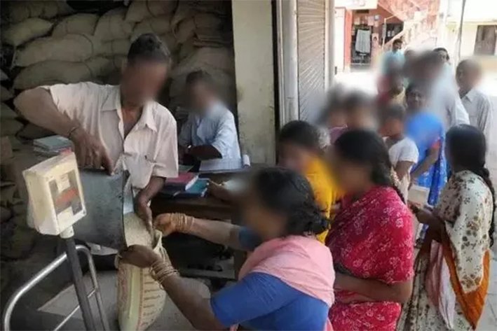 திண்டுக்கல்லில் 4 நியாய விலை கடைகளில் முறைகேடு-4பேர் சஸ்பெண்ட்