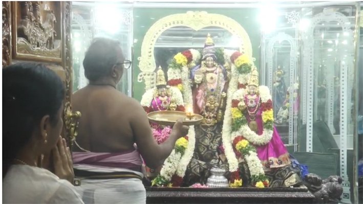 திருப்பத்தூர் வரதராஜ பெருமாள் கோயிலில்.. தங்கக் கவச அலங்காரம்.. தரிசனம்