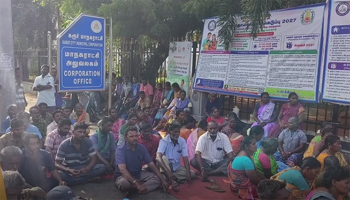 கரூரில் 4 நாட்களாக காத்திருக்கும் தூய்மைப் பணியாளர்கள்!
