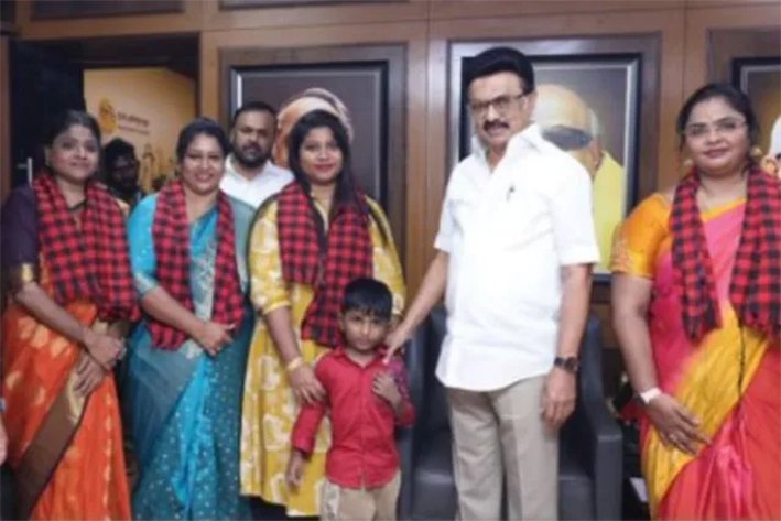மு.க.ஸ்டாலின் முன்னிலையில் திமுகவில் இணைந்த விசிகநிர்வாகிகள்