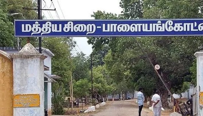 பாளையங்கோட்டை சிறையில் கைதிகள் மோதல் – 2 வார்டன்கள் காயம்!