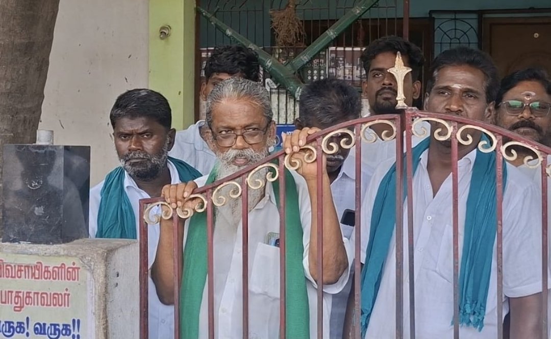பிரதமர் மோடியை சந்திக்கச் சென்ற விவசாயிகள் வீட்டுக்காவலில் வைப்பு