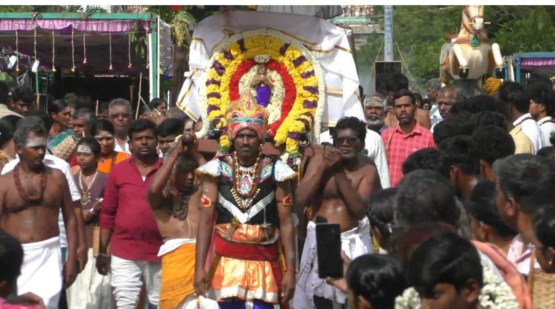 கரூர் கல்யாணபசுபதீஸ்வரர் கோவிலில் எறிபத்த நாயனார் பூக்குடலை விழா கோலாகலம்