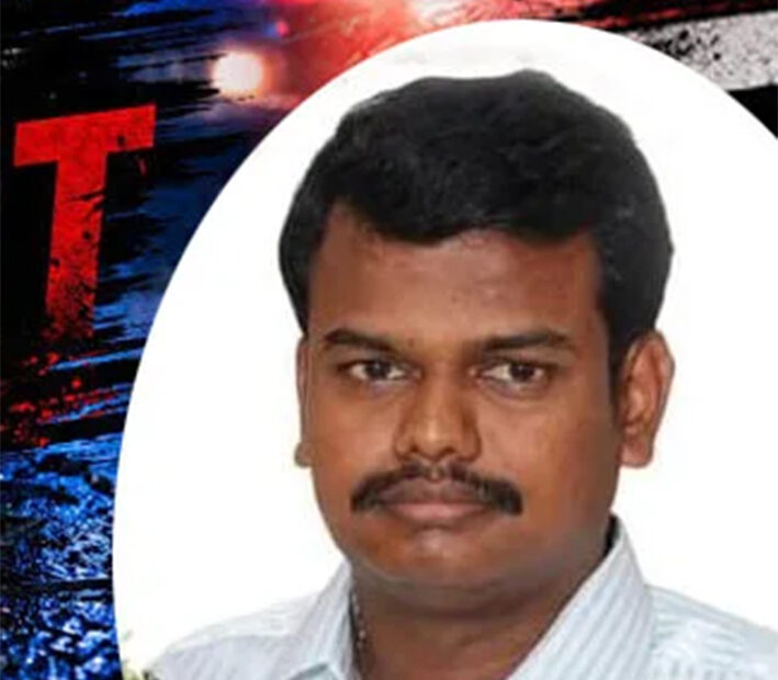 சாலை பள்ளத்தில் விழுந்த அரசு பஸ் டிரைவர் பலி