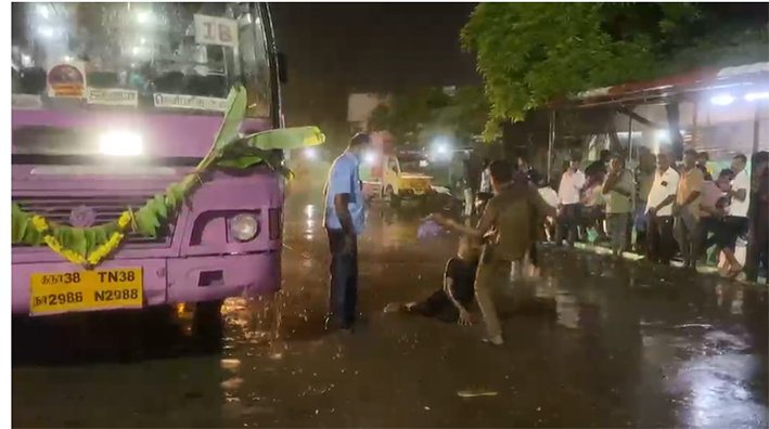 காங்கேயத்தில் பயணியை செருப்புக் காலால் உதைத்த அரசு பஸ் டிரைவர்-கண்டக்டர்