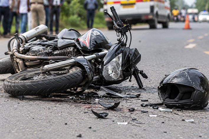 பைக் நிலைதடுமாறி விபத்து-ஒருவர் பலி... தூத்துக்குடி அருகே பரிதாபம்