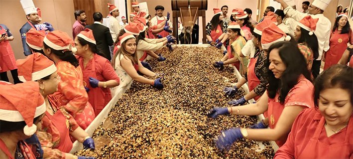 கோவையில் கிறிஸ்துமஸ் கேக் மிக்சிங் விழா–1000 கிலோ பொருட்கள் கலப்பு!