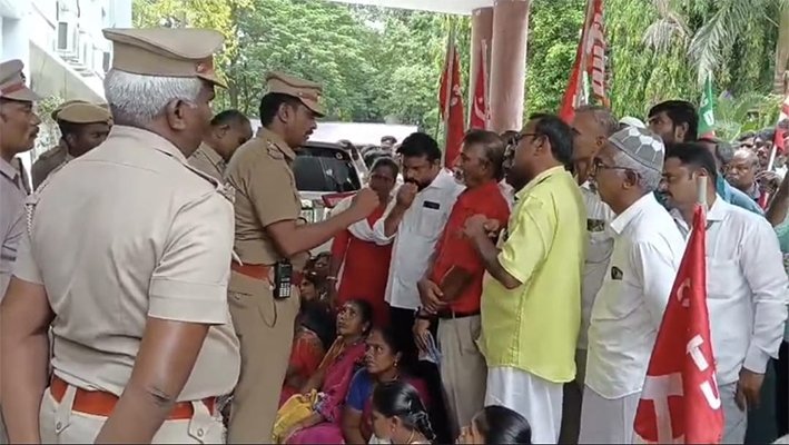தீபாவளி வியாபார அனுமதி கோரி திருச்சி மாநகராட்சி முற்றுகை!