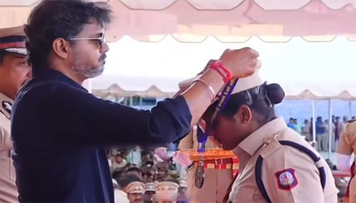 டிஎஸ்பி பயிற்சி நிறைவு விழா-முதல்வர் விஜய் பதக்கம் வழங்கினார்