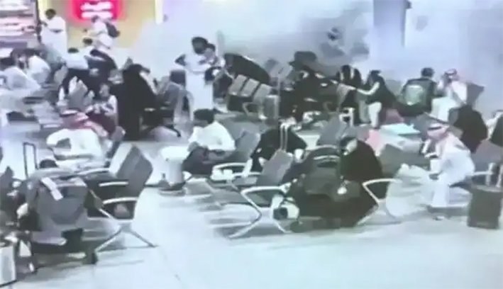சவுதி விமான நிலையம் மீது தாக்குதல்–ஒருவர் பலி, 8 பேர் காயம்!