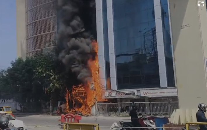 சென்னை அருகே மின்கசிவு... தனியார் நிறுவன கட்டடத்தில் தீ விபத்து