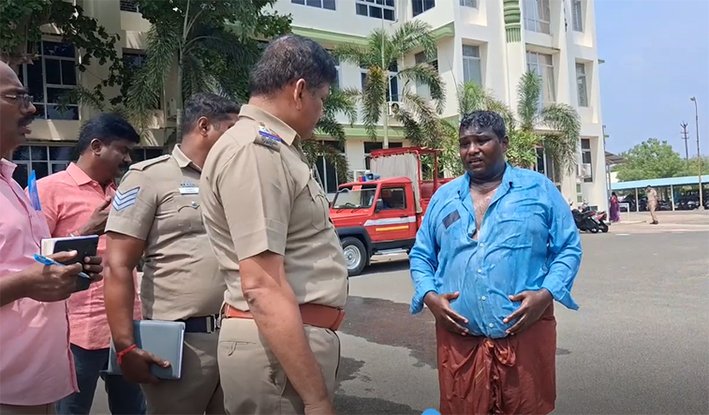 கரூர் கலெக்டர் அலுவலகத்தில் மருத்துவமனை காவலர் தீக்குளிக்க முயற்சி...