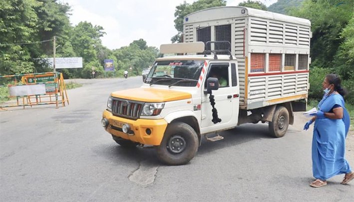 பறவைக் காய்ச்சல் எதிரொலி: எல்லையில் கோழி வாகனங்கள் திருப்பி அனுப்பல்