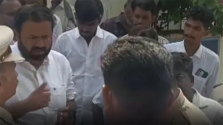 கொழிஞ்சிவாடி வாக்குச்சாவடியில் வாக்குப்பதிவு தற்காலிகமாக நிறுத்தம்